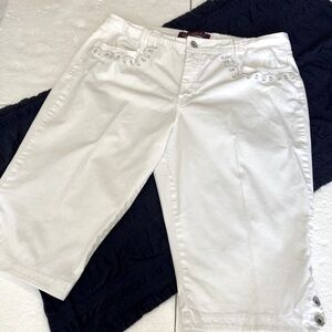 Gloria Vanderbilt ⭐️ HOST PIC ⭐️ women’s cropped jeans Size 16